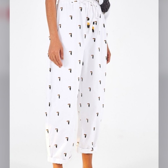 Farm Rio toucan embroidered white pants NWT - Picture 2 of 5